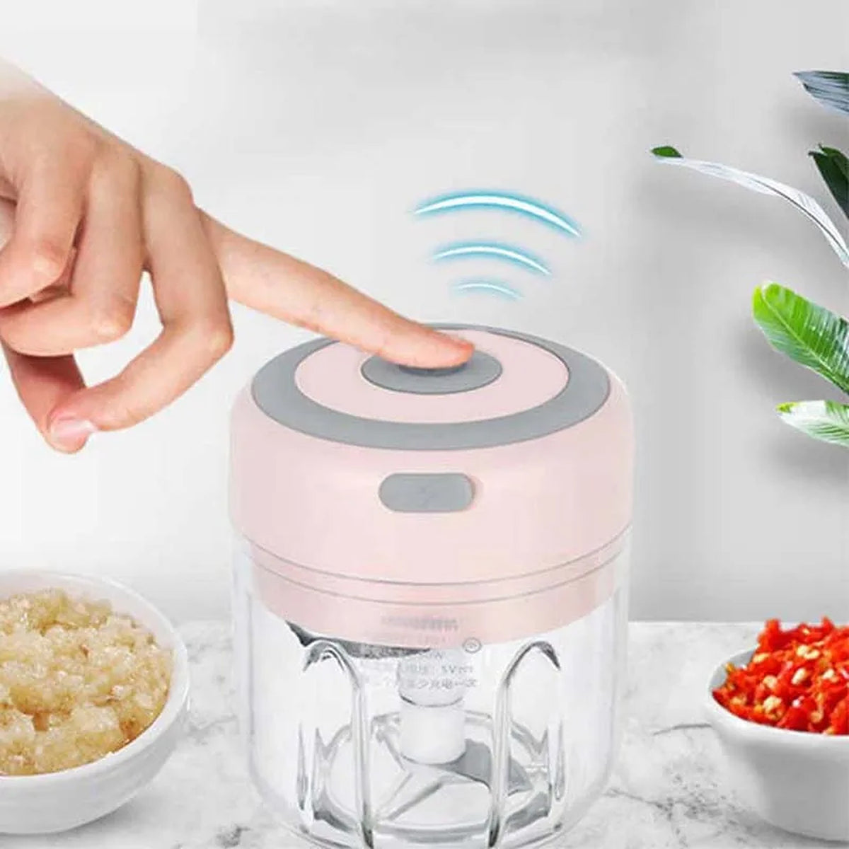 Mini tritatutto portatile senza fili rosa con contenitore trasparente
